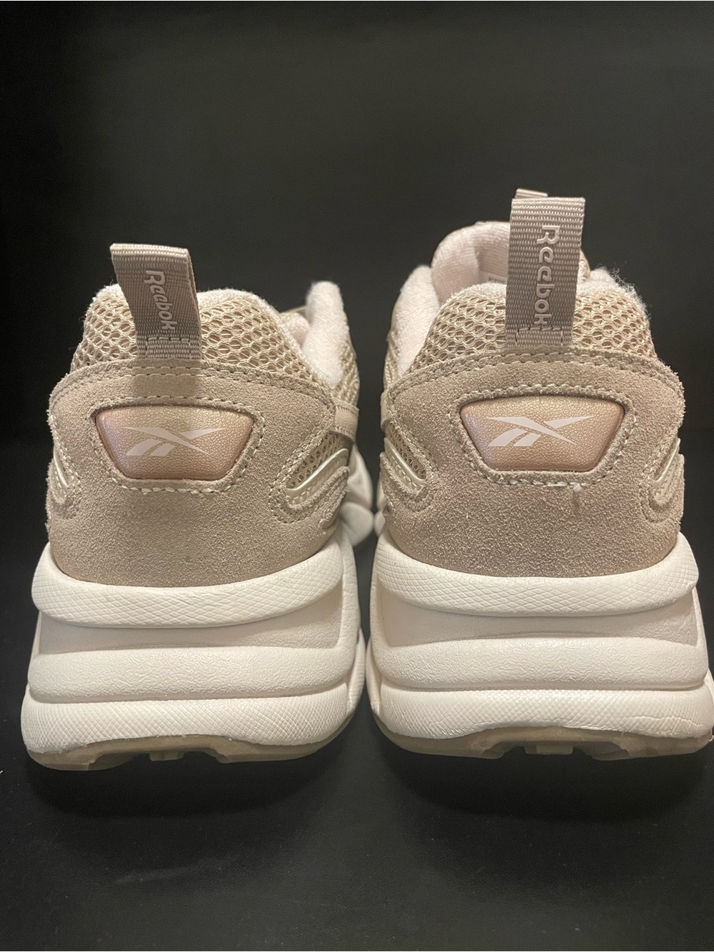 Reebok Charge Women's Taupe and White Sneaker Sz 8.5 - Picture 3 of 3